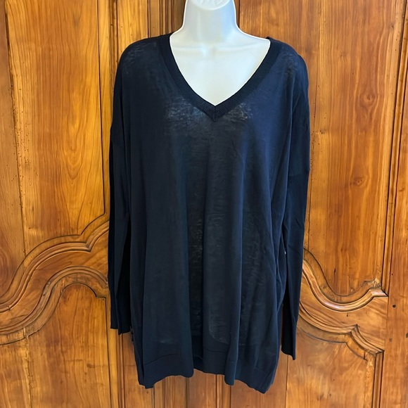 DG2 V-neck classic sweater NWT - Picture 1 of 8